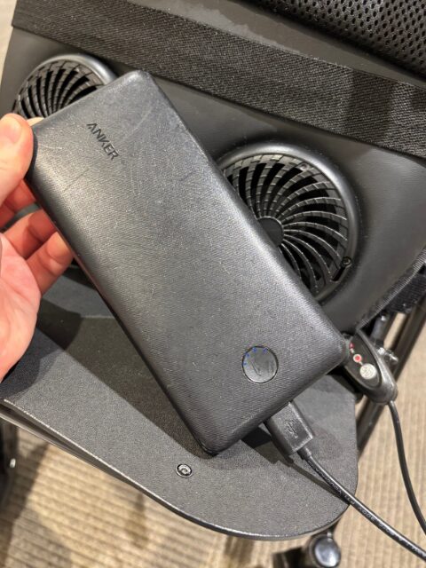 ファンシートのバッテリー