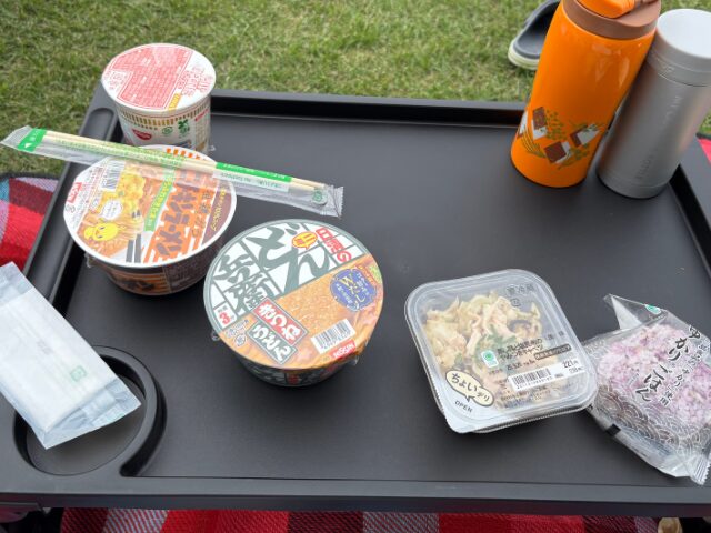 公園でカップ麺を食べる方法