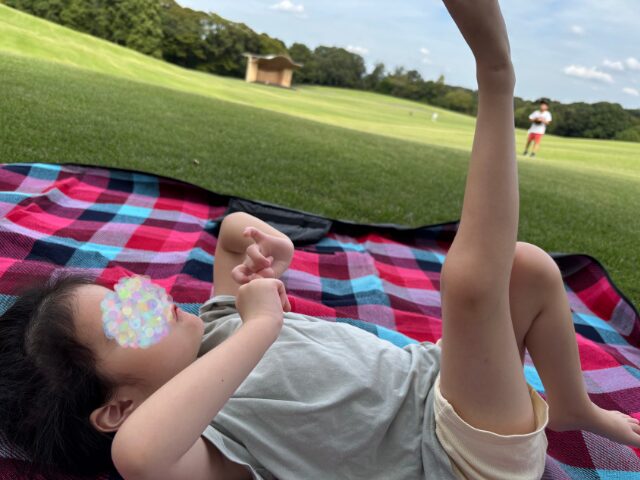 公園でキャッチボール
