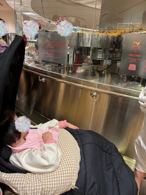 カップヌードルミュージアム横浜に車いすで入る