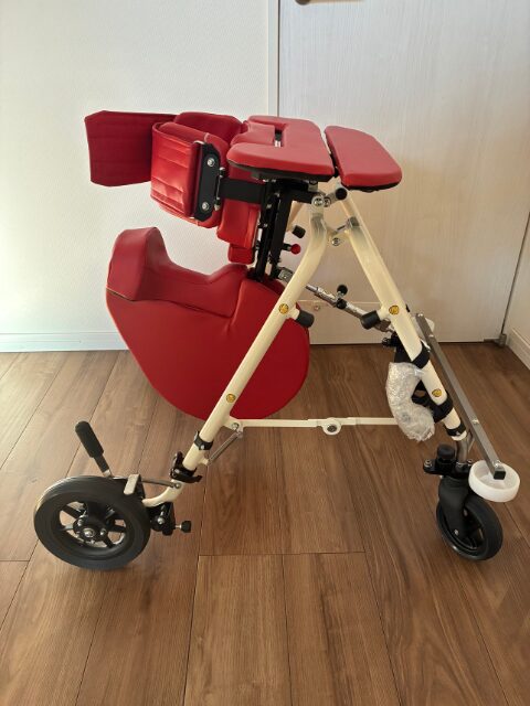 障害児用歩行器プロスター