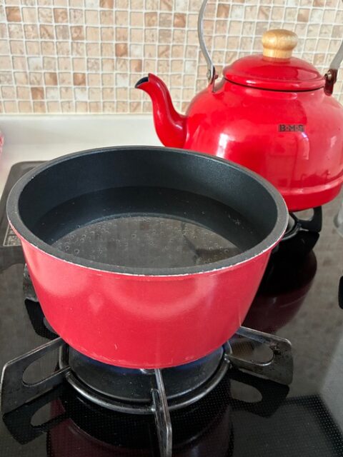 お湯を沸騰させる