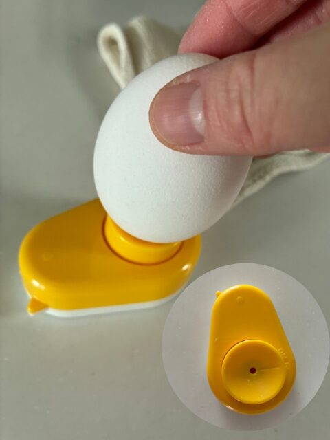 たまごに穴をあける