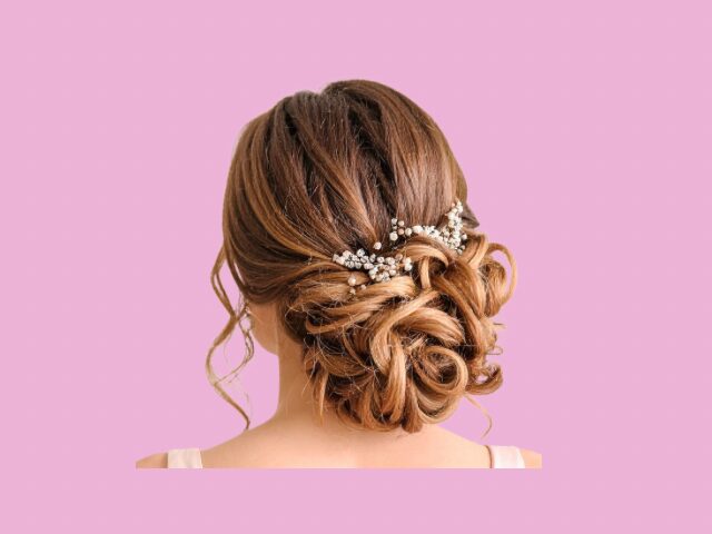 ハードスプレーで固めた髪の毛のシャンプー方法