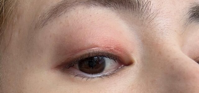 メザイクをしたメイク