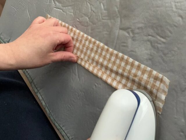 はぎれにアイロンをかけてクセをつける