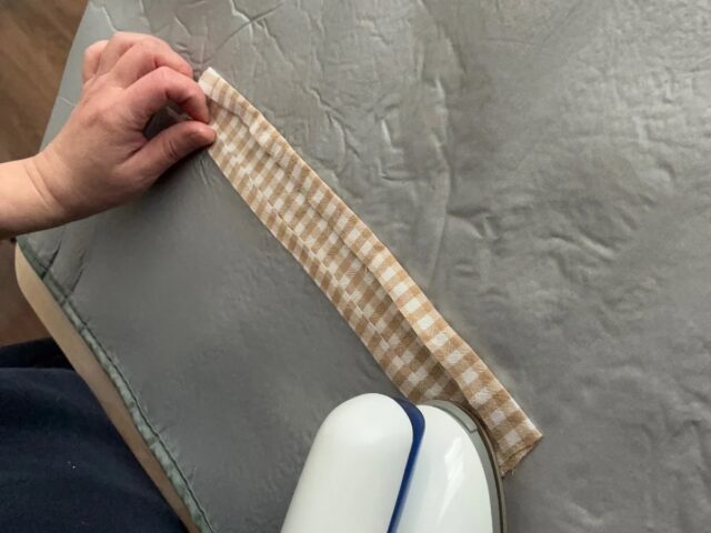 両端を折り込む