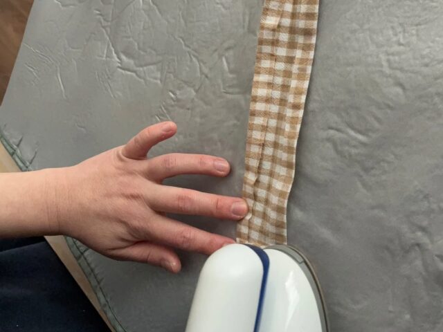 片方だけ内側に折る