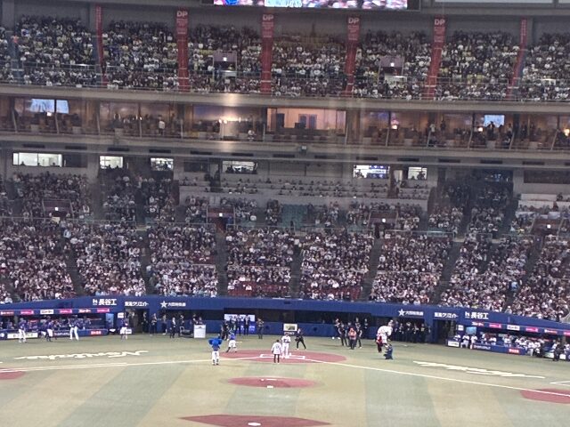 レストランシートから野球観戦