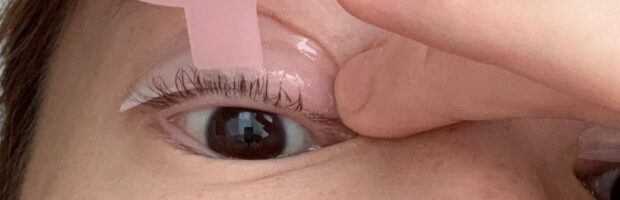まつ毛のチリチリを直す